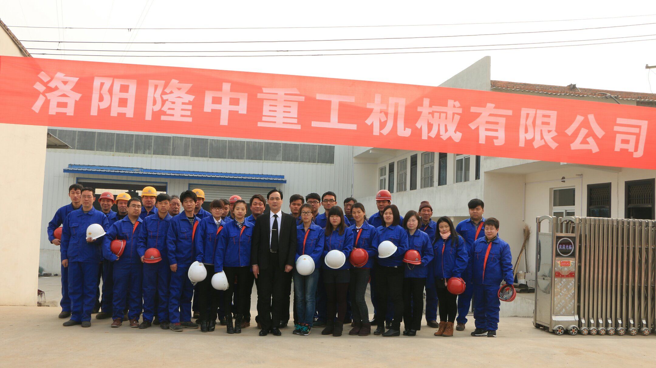 新員工參觀學(xué)習(xí)細(xì)沙回收機(jī)車(chē)間 新員工參觀學(xué)習(xí)細(xì)沙回收機(jī)車(chē)間.jpg